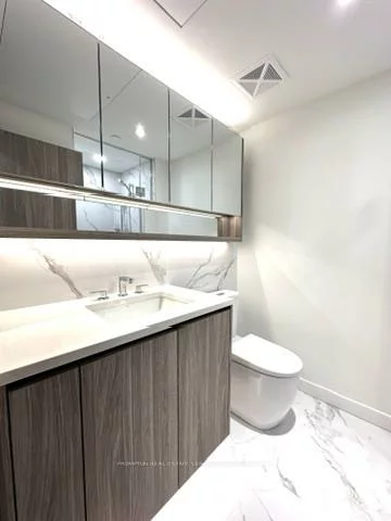 75, Billes, Bayview Village, Toronto