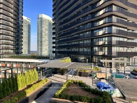 75, Billes, Bayview Village, Toronto