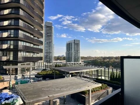 75, Billes, Bayview Village, Toronto