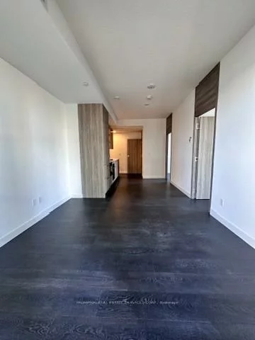 75, Billes, Bayview Village, Toronto