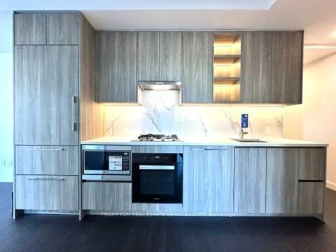 75, Billes, Bayview Village, Toronto