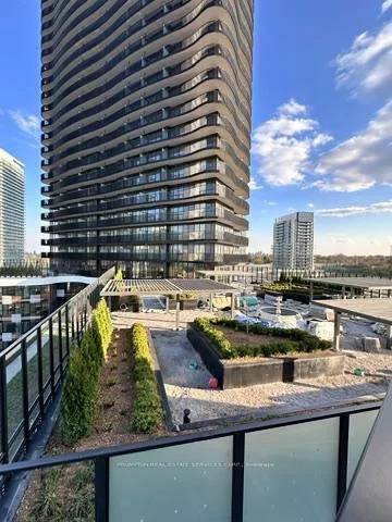 75, Billes, Bayview Village, Toronto
