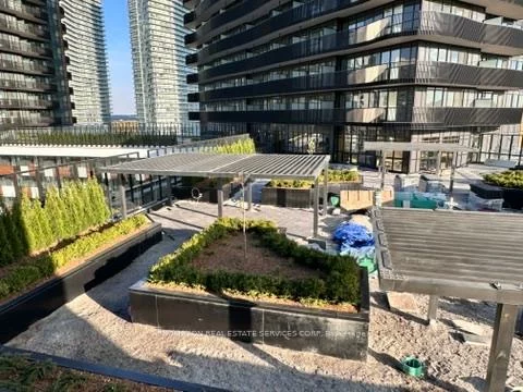 75, Billes, Bayview Village, Toronto