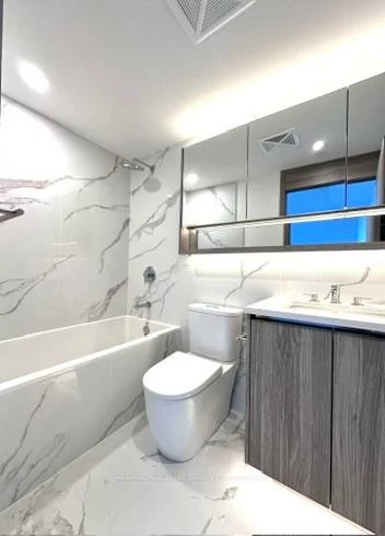 75, Billes, Bayview Village, Toronto