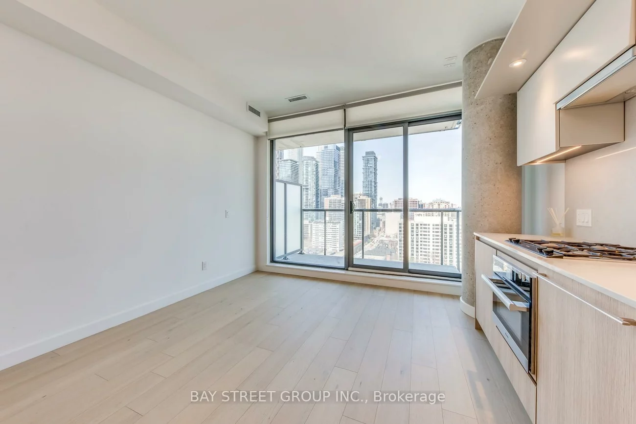 81, Wellesley, Church-Yonge Corridor, Toronto