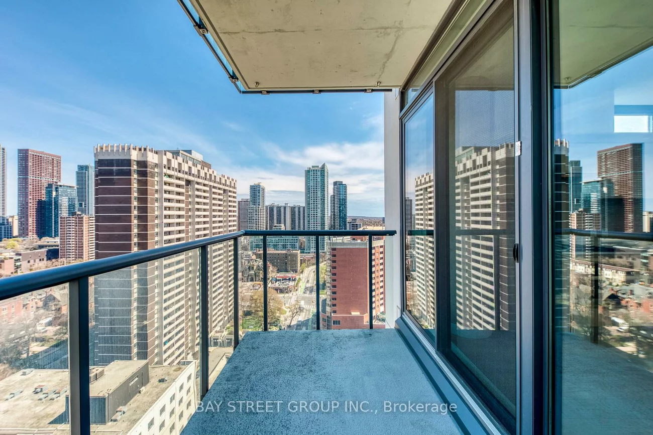81, Wellesley, Church-Yonge Corridor, Toronto