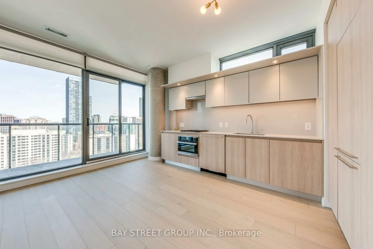 81, Wellesley, Church-Yonge Corridor, Toronto