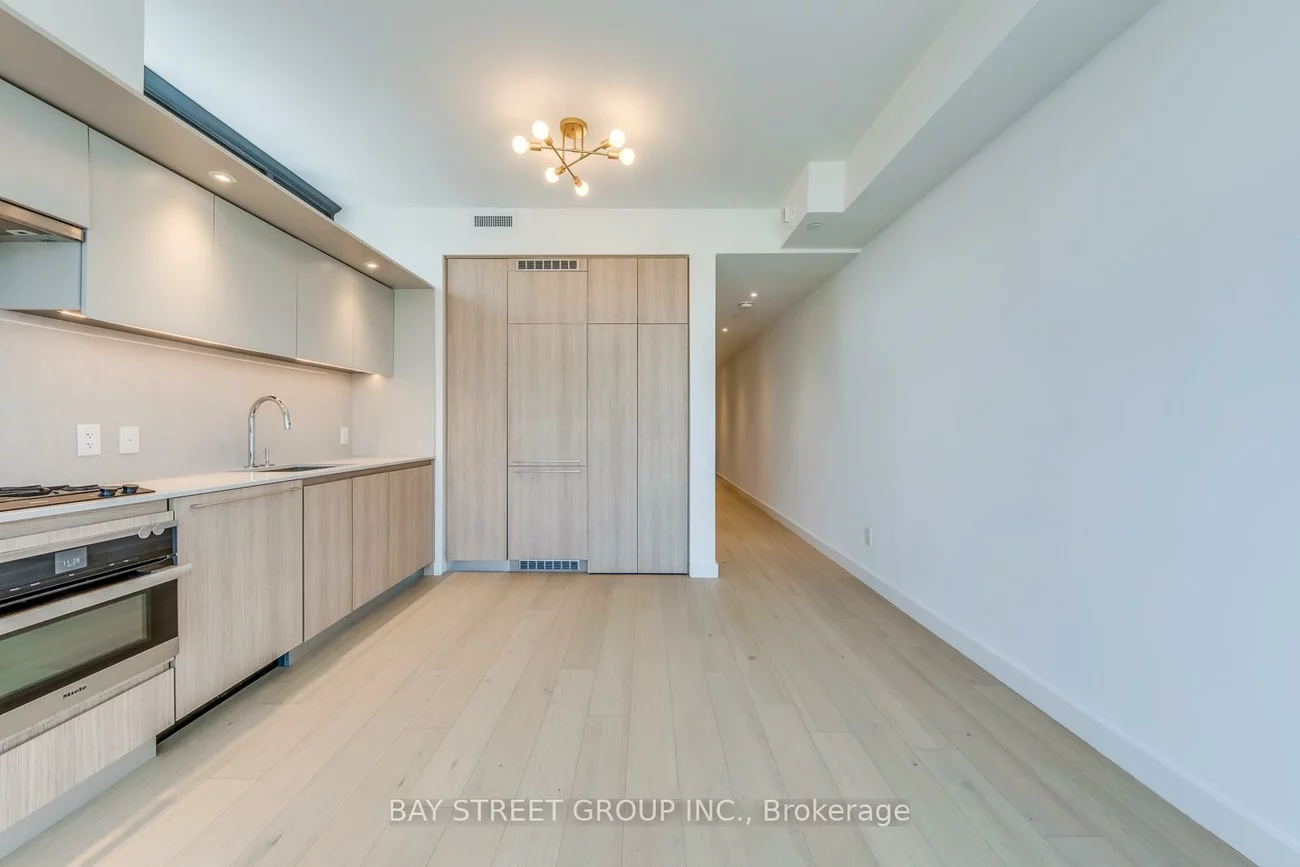 81, Wellesley, Church-Yonge Corridor, Toronto