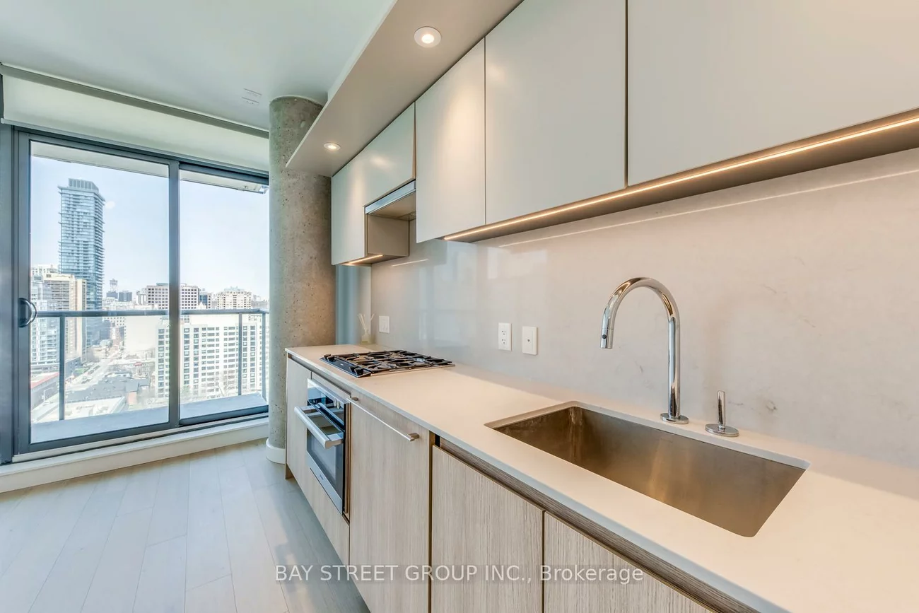 81, Wellesley, Church-Yonge Corridor, Toronto