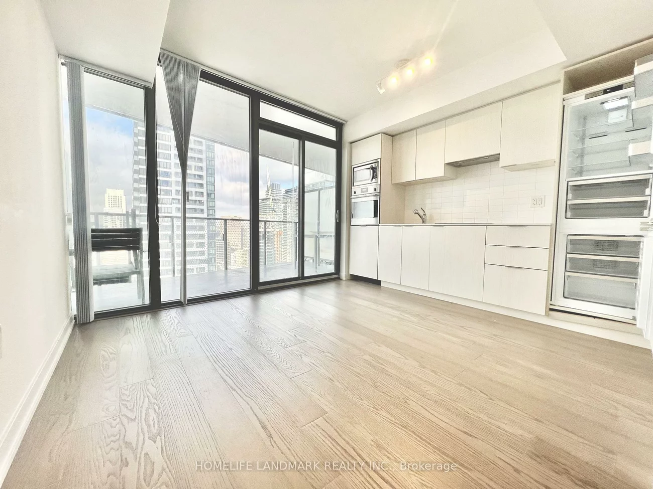 11, Wellesley, Bay Street Corridor, Toronto