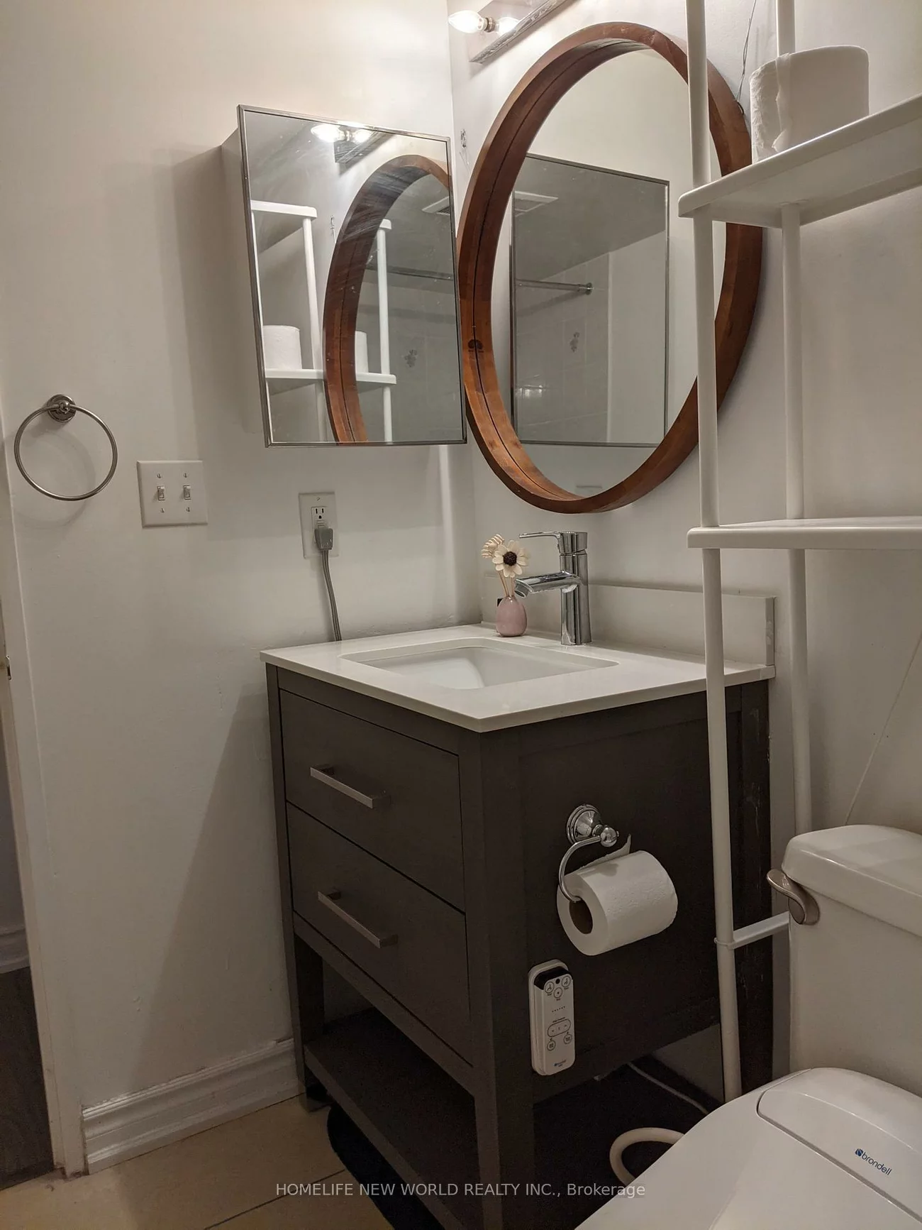 23, Hollywood, Willowdale East, Toronto