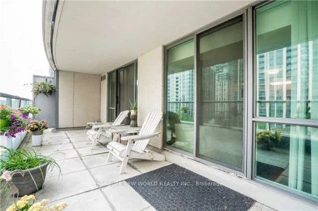 23, Hollywood, Willowdale East, Toronto
