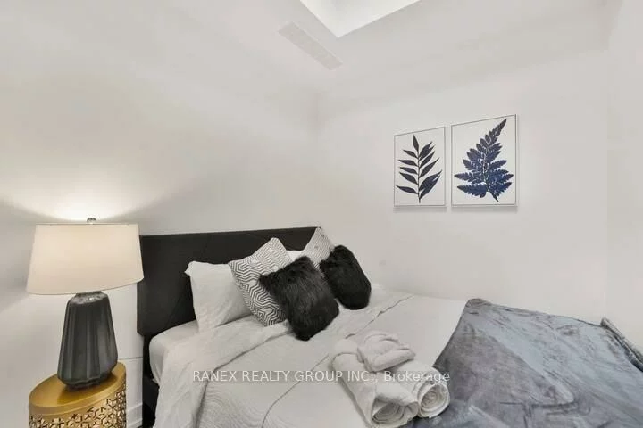 861, Sheppard, Clanton Park, Toronto