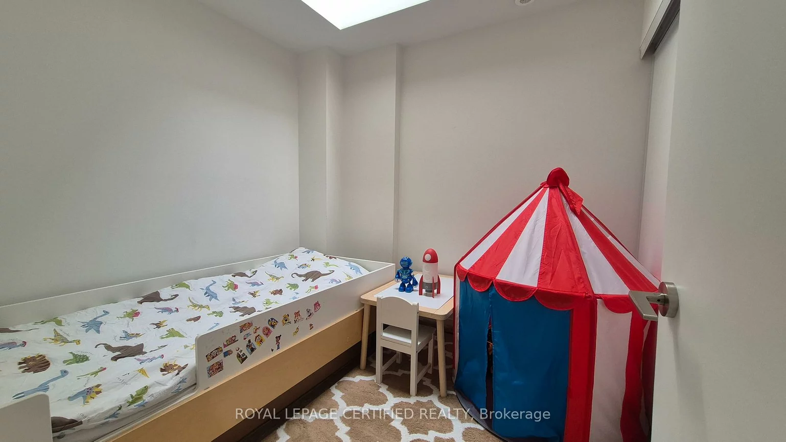 851, Sheppard, Clanton Park, Toronto