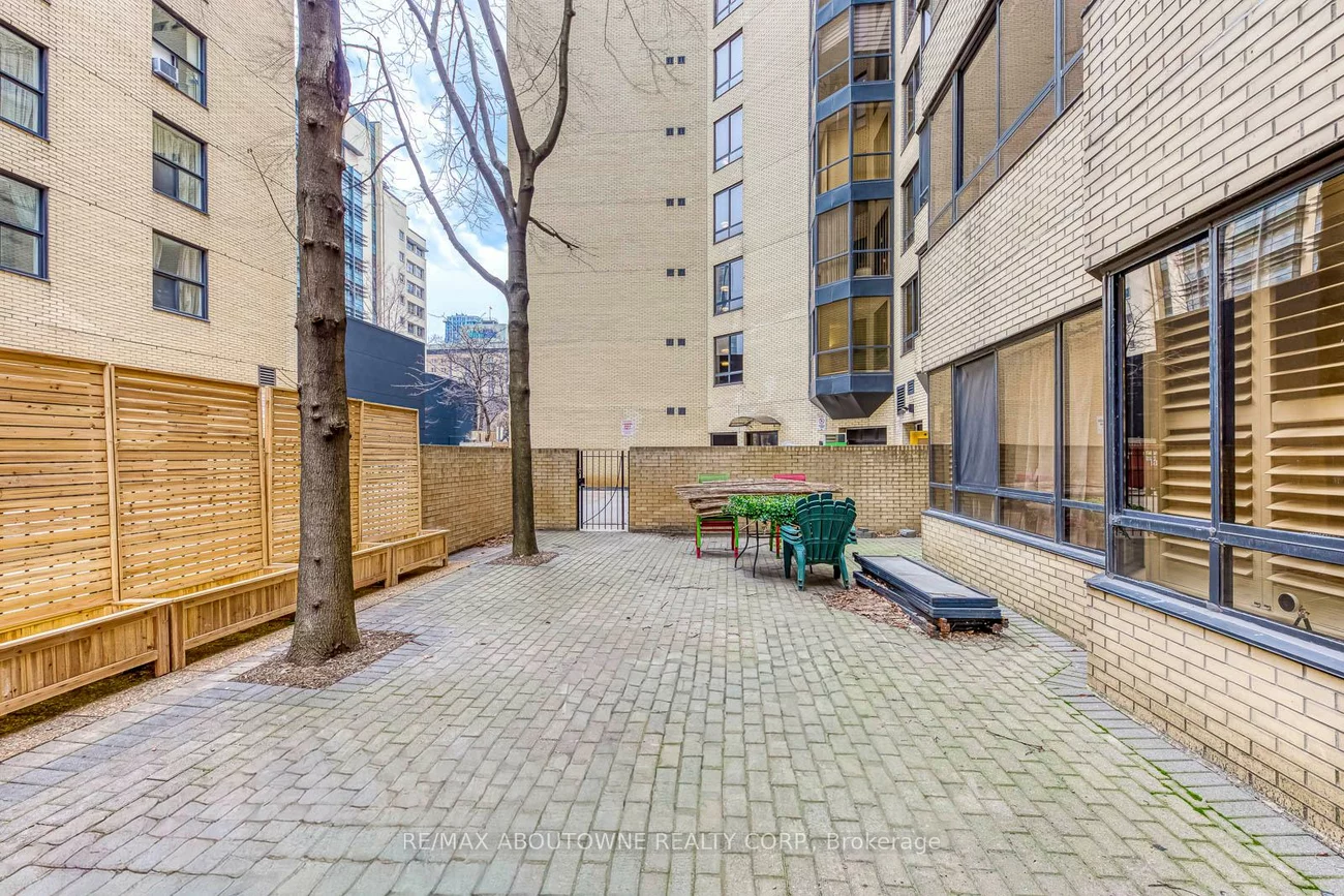 211, Saint Patrick, Kensington-Chinatown, Toronto