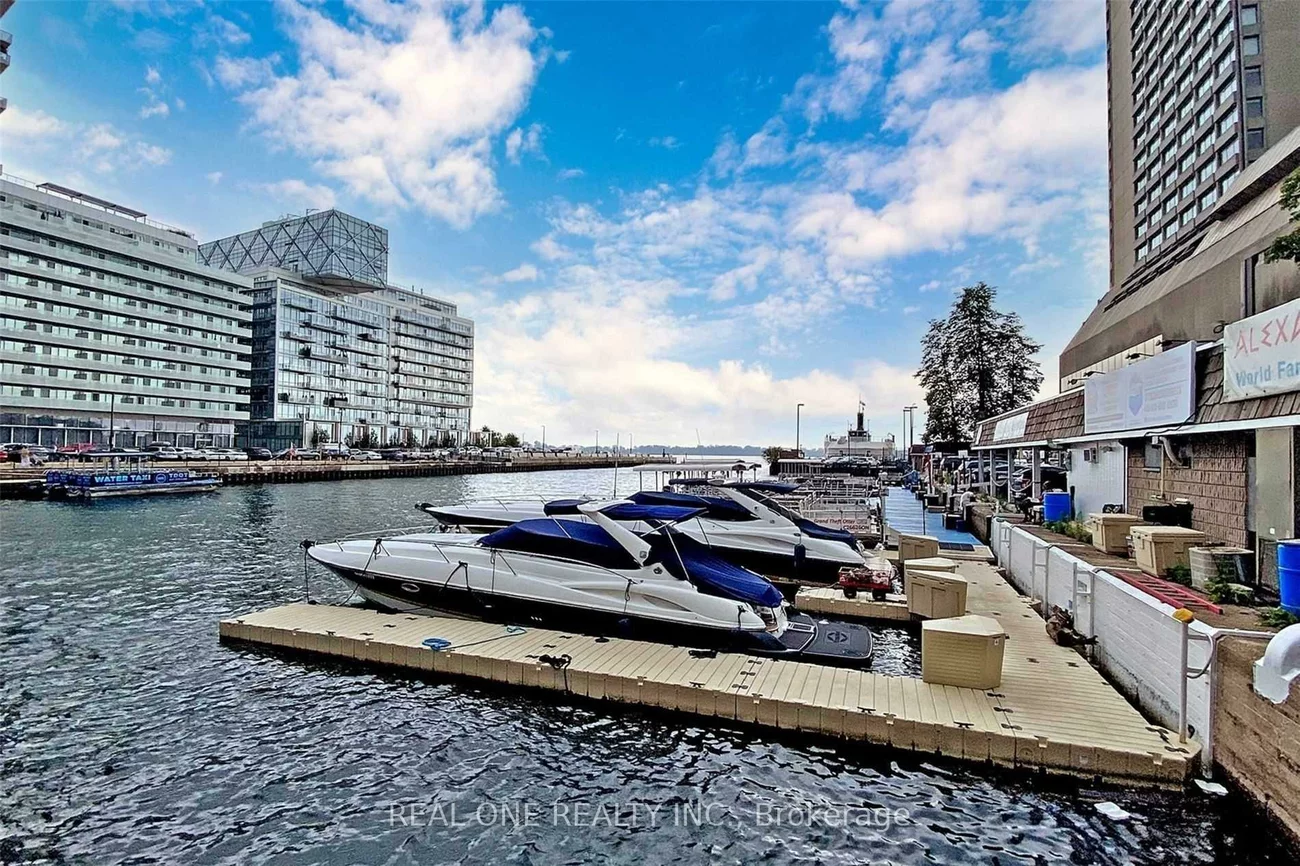 100, Harbour, Waterfront Communities C1, Toronto