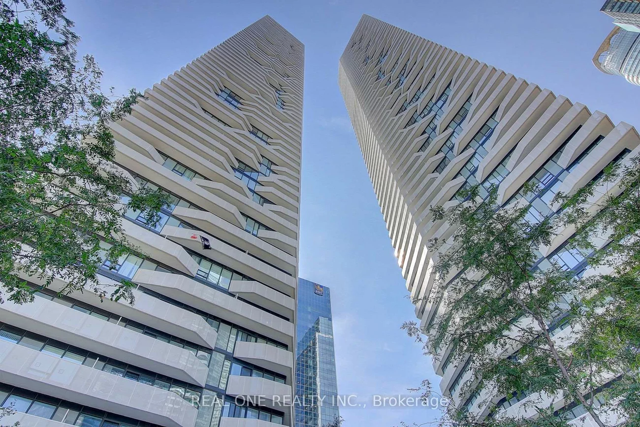 100, Harbour, Waterfront Communities C1, Toronto
