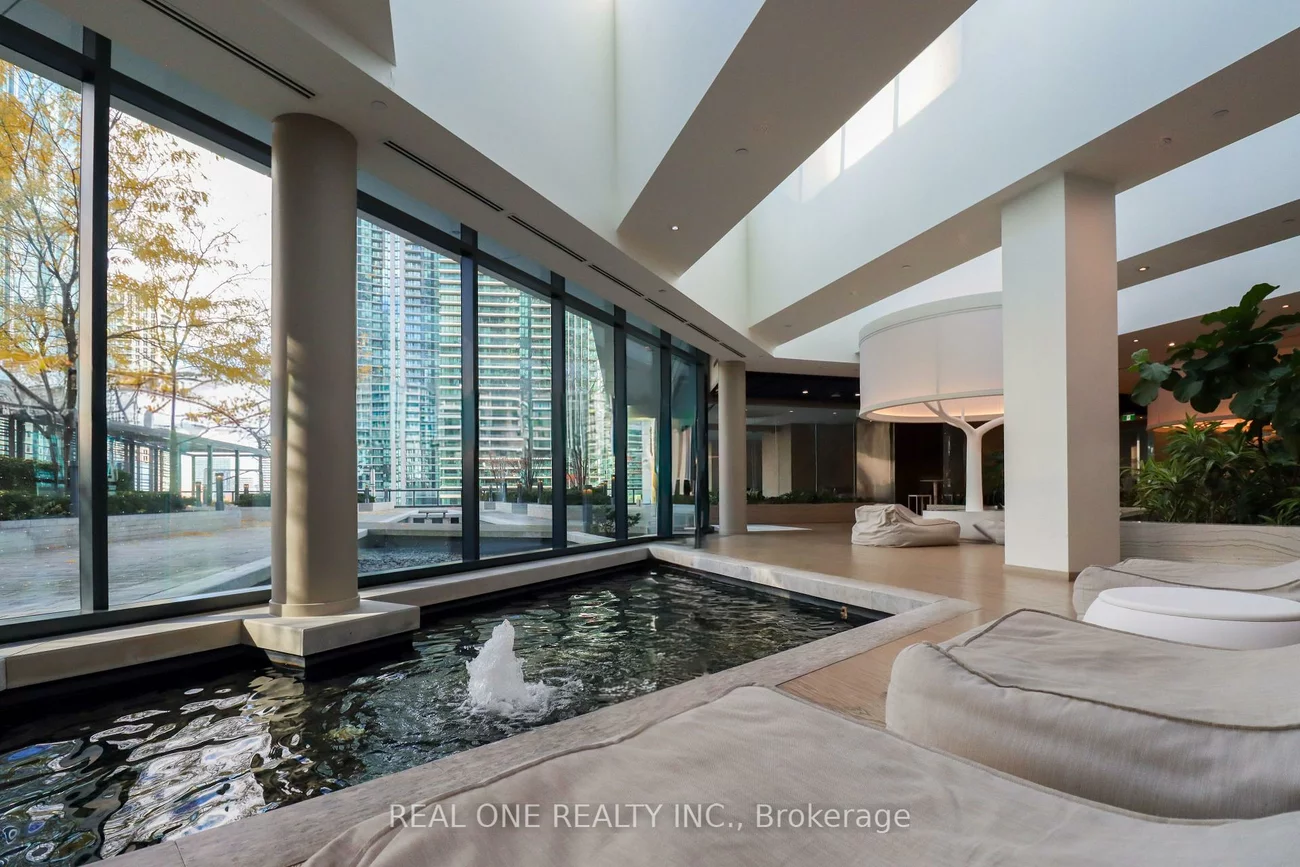 100, Harbour, Waterfront Communities C1, Toronto