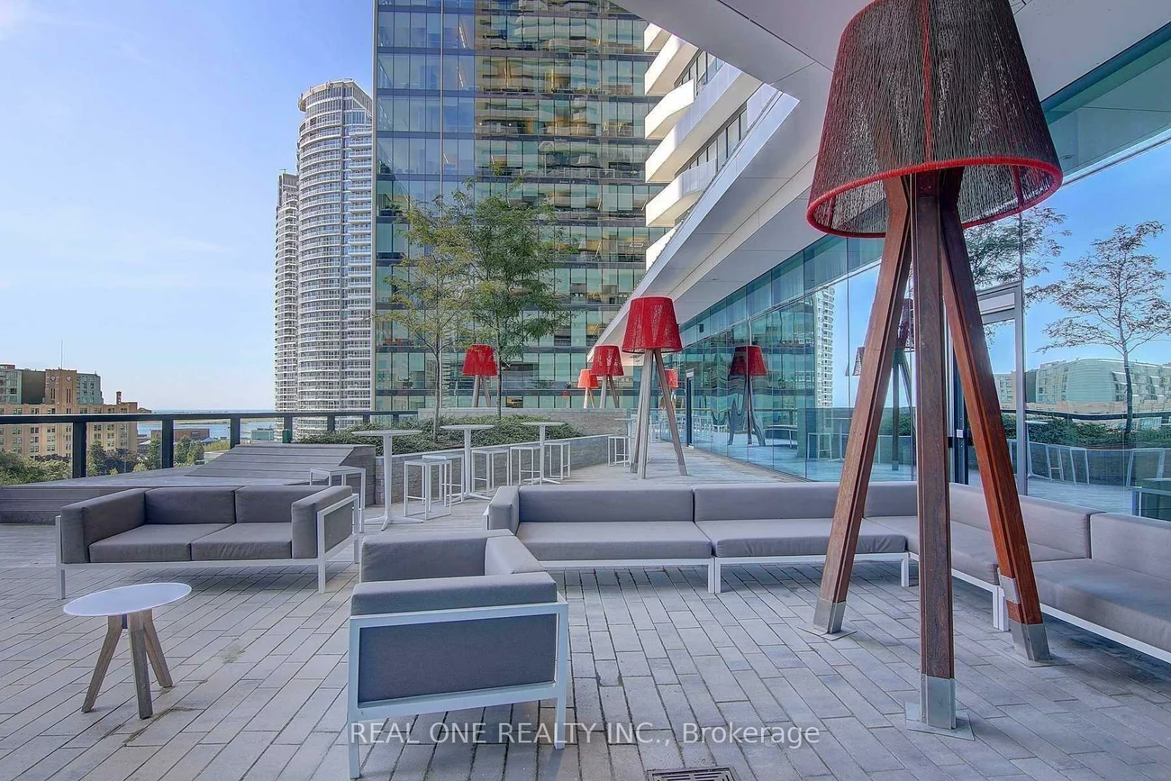 100, Harbour, Waterfront Communities C1, Toronto