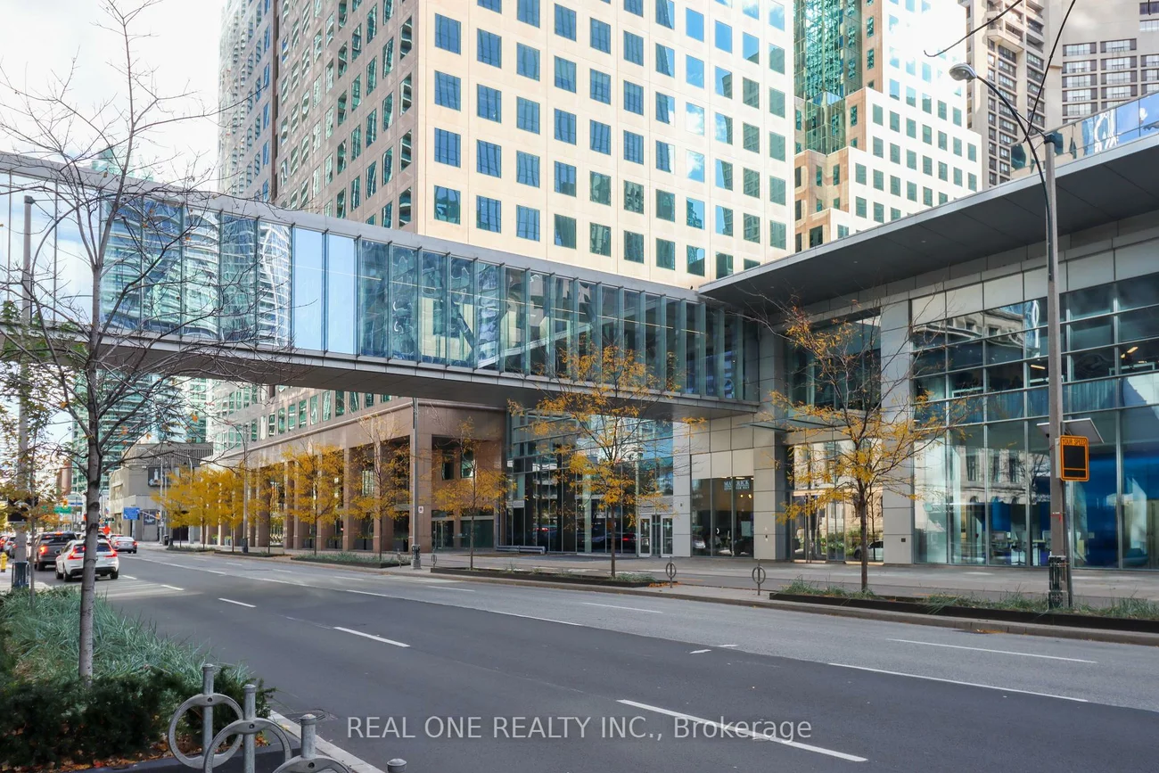 100, Harbour, Waterfront Communities C1, Toronto