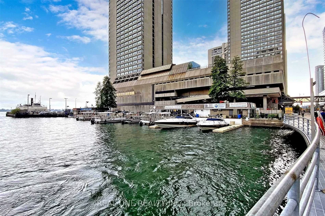 100, Harbour, Waterfront Communities C1, Toronto