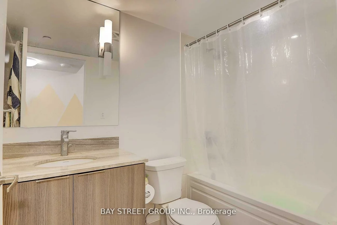 955, Bay, Bay Street Corridor, Toronto