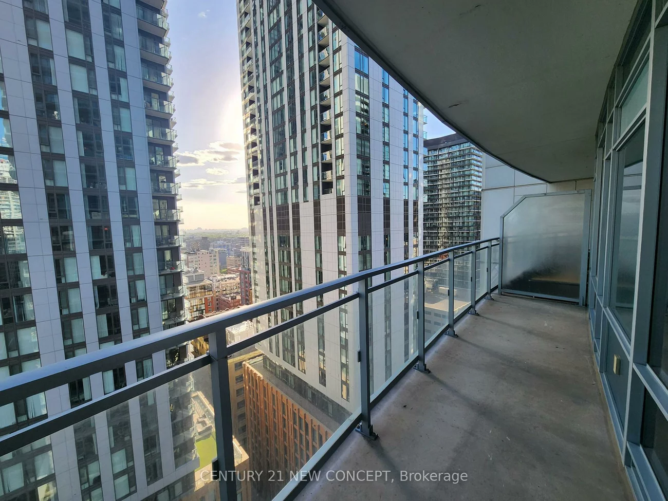 21, Widmer, Waterfront Communities C1, Toronto