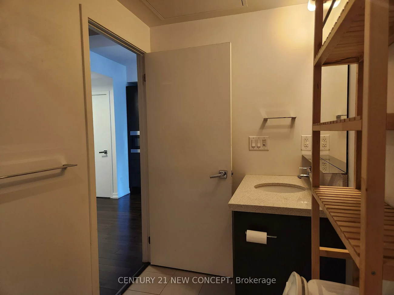 21, Widmer, Waterfront Communities C1, Toronto