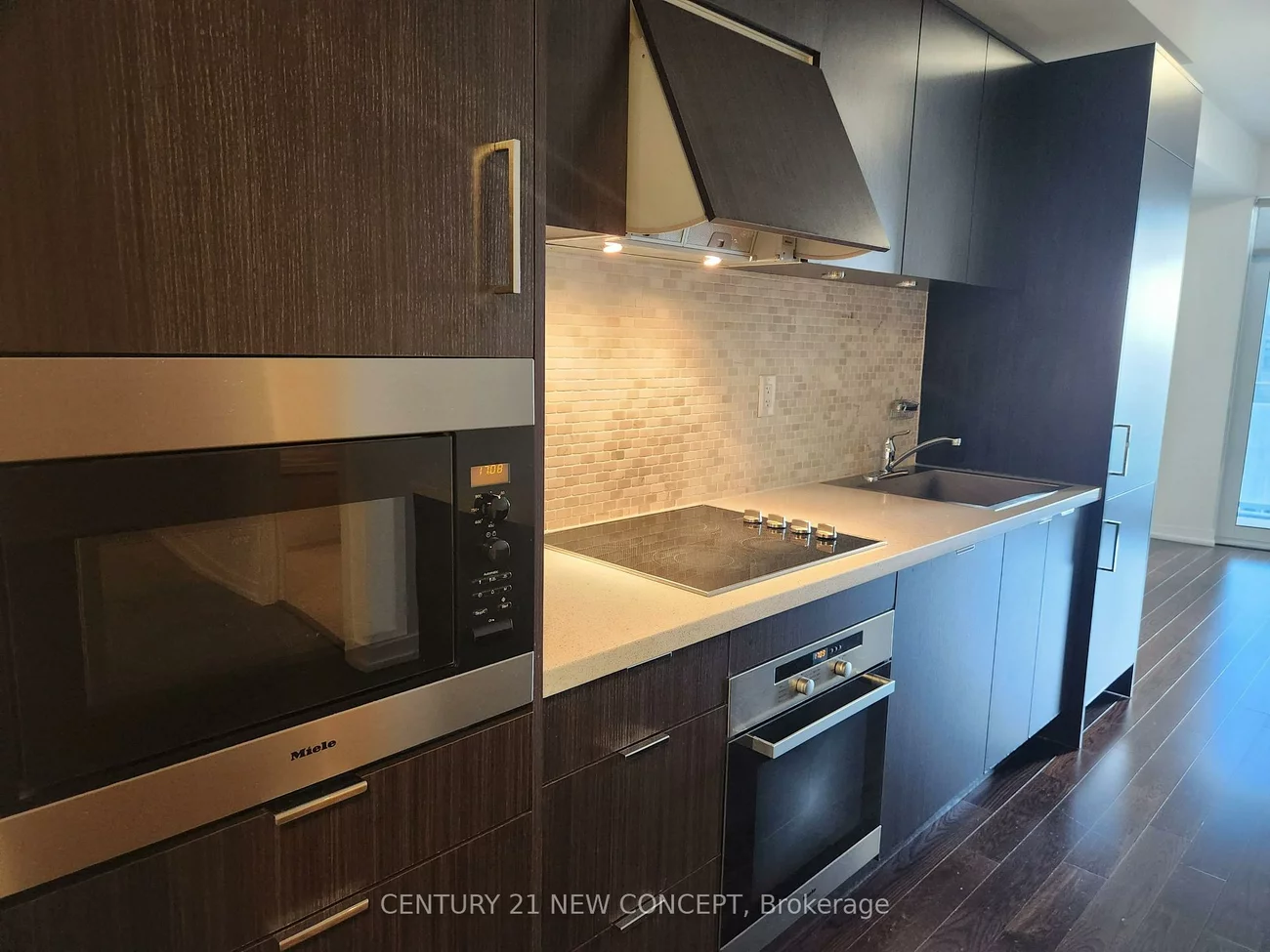 21, Widmer, Waterfront Communities C1, Toronto