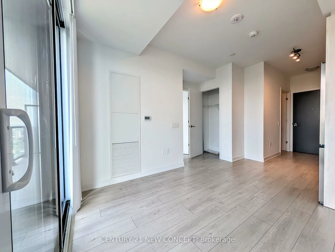 5858, Yonge, Newtonbrook West, Toronto
