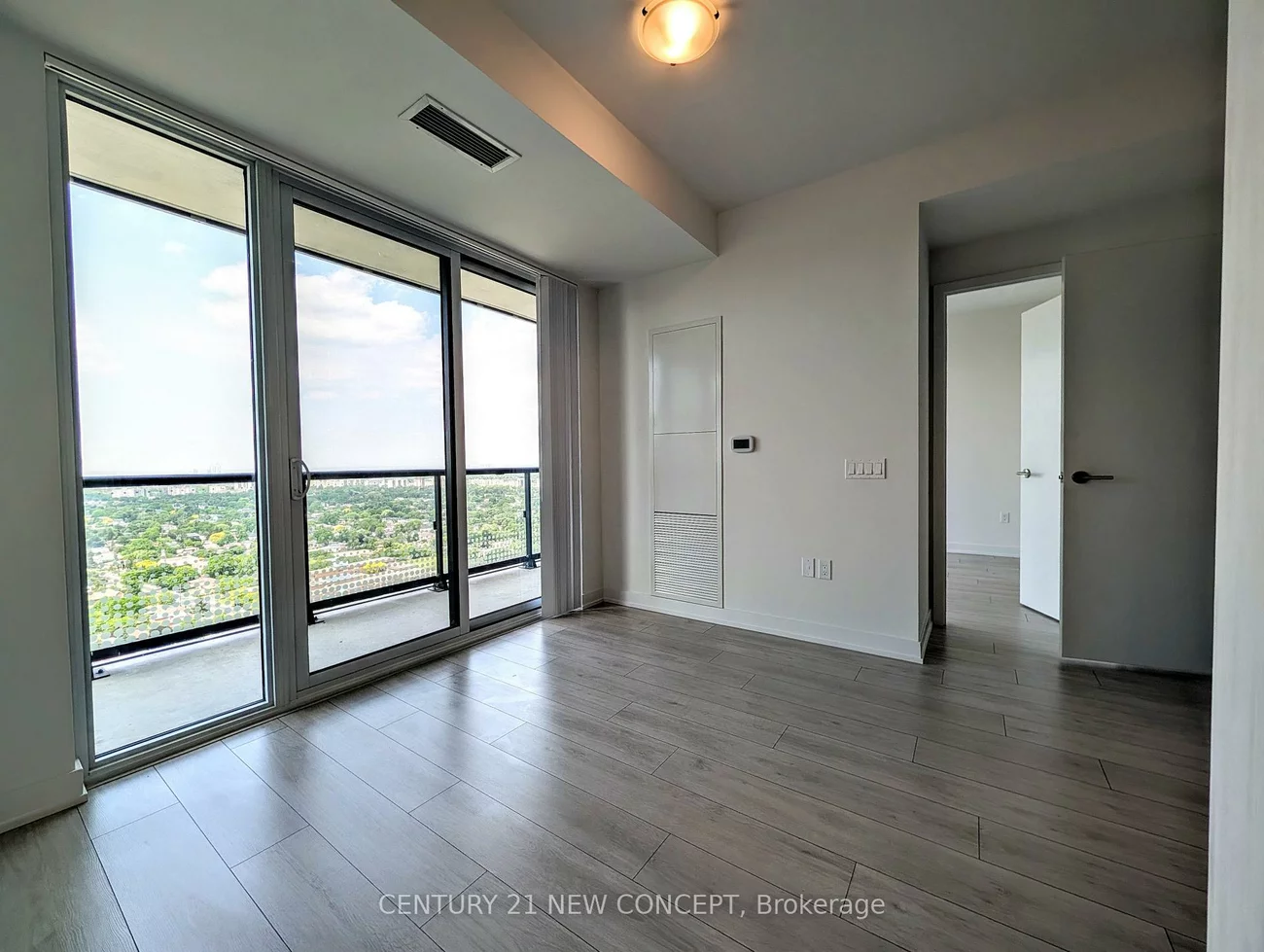 5858, Yonge, Newtonbrook West, Toronto