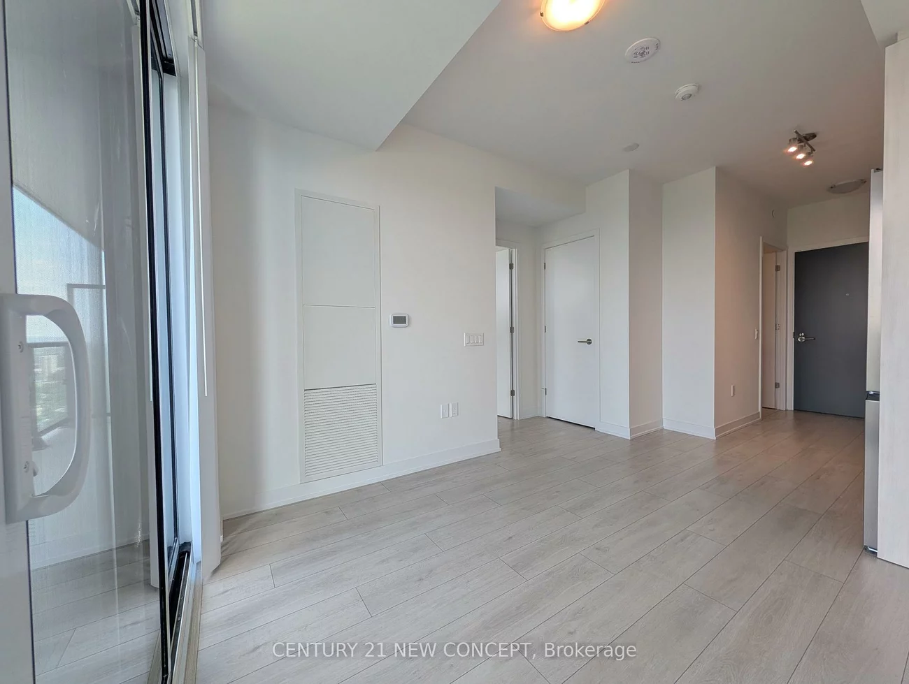 5858, Yonge, Newtonbrook West, Toronto