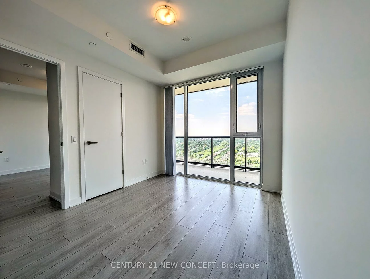 5858, Yonge, Newtonbrook West, Toronto