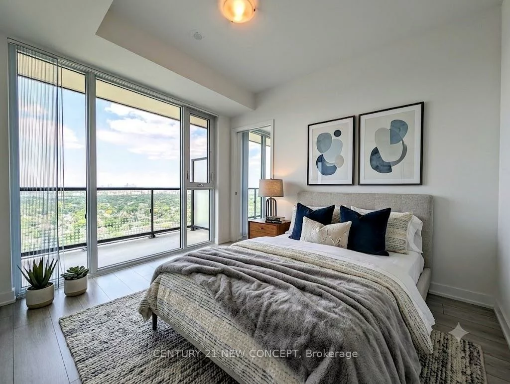 5858, Yonge, Newtonbrook West, Toronto
