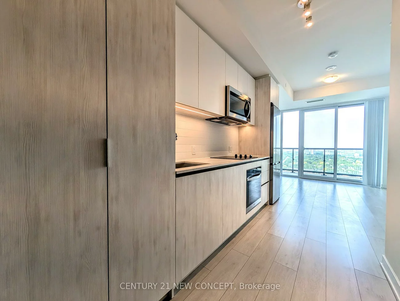 5858, Yonge, Newtonbrook West, Toronto