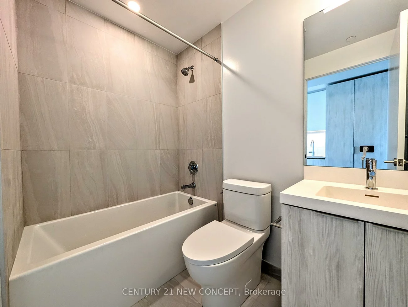 5858, Yonge, Newtonbrook West, Toronto