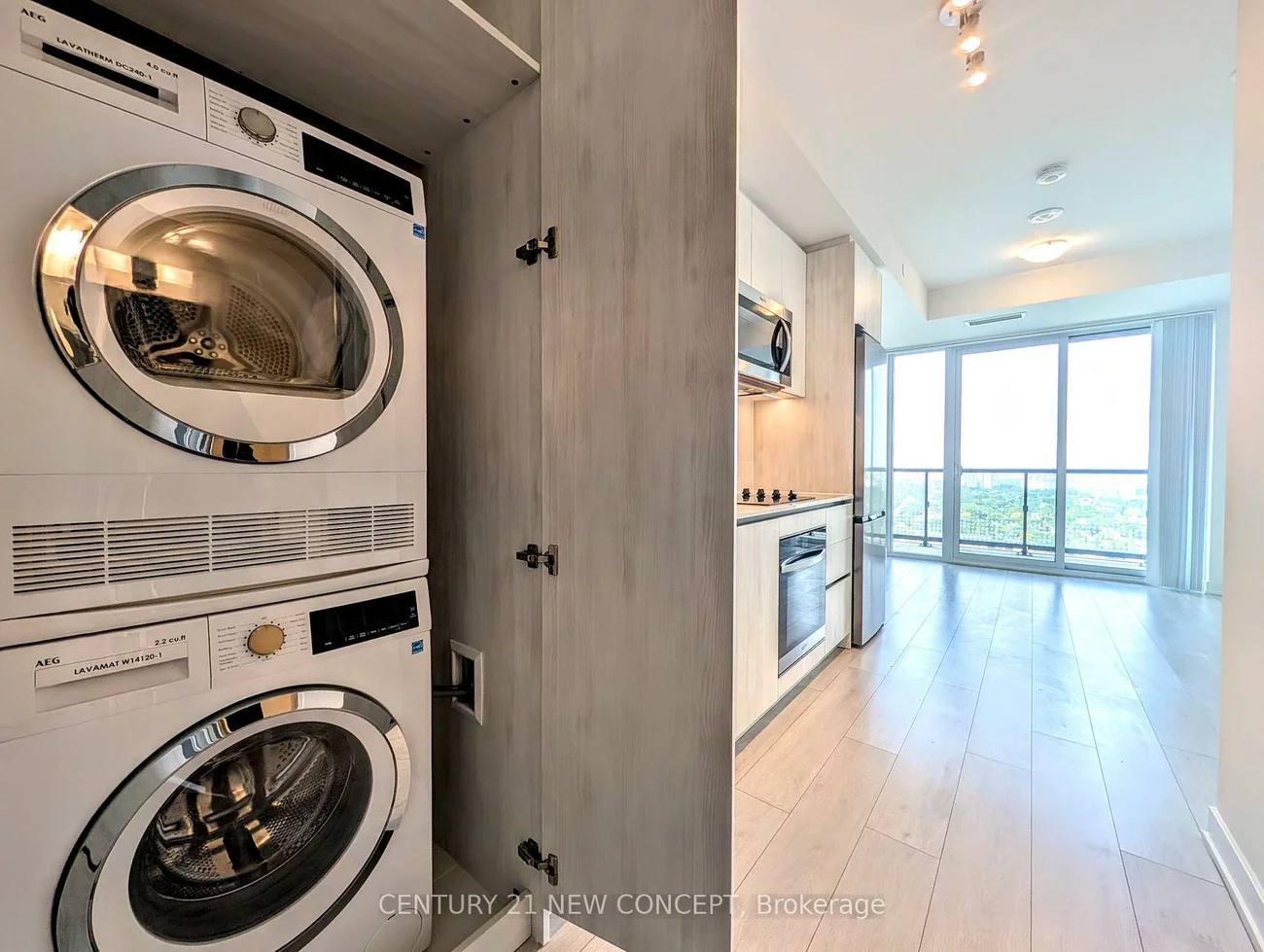 5858, Yonge, Newtonbrook West, Toronto
