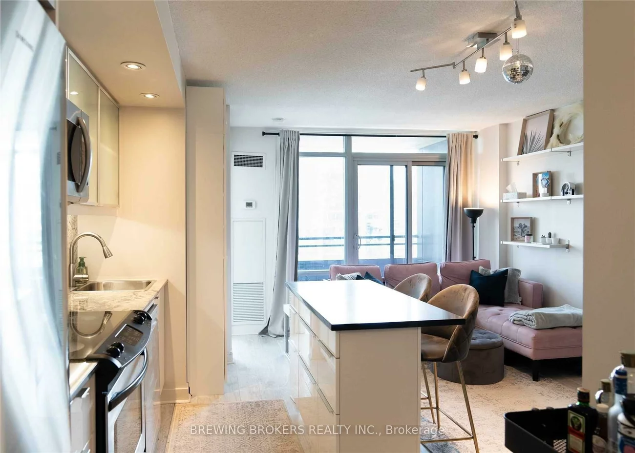 25, Telegram, Waterfront Communities C1, Toronto