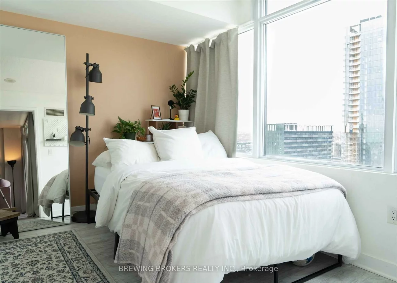 25, Telegram, Waterfront Communities C1, Toronto