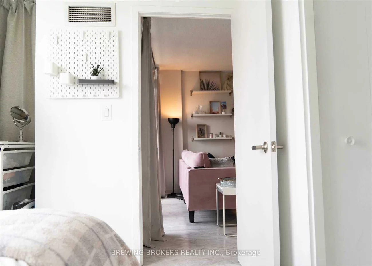 25, Telegram, Waterfront Communities C1, Toronto