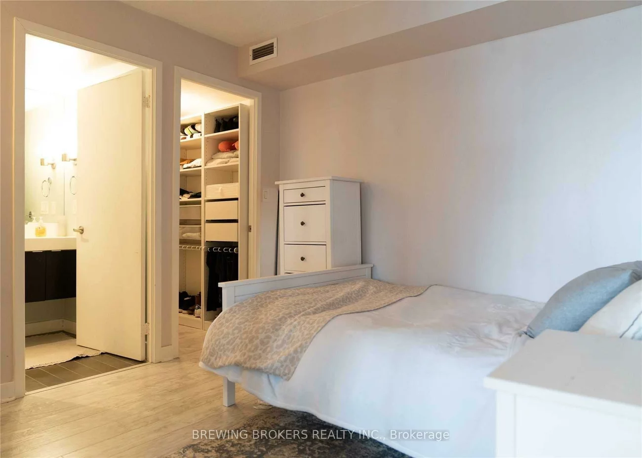 25, Telegram, Waterfront Communities C1, Toronto