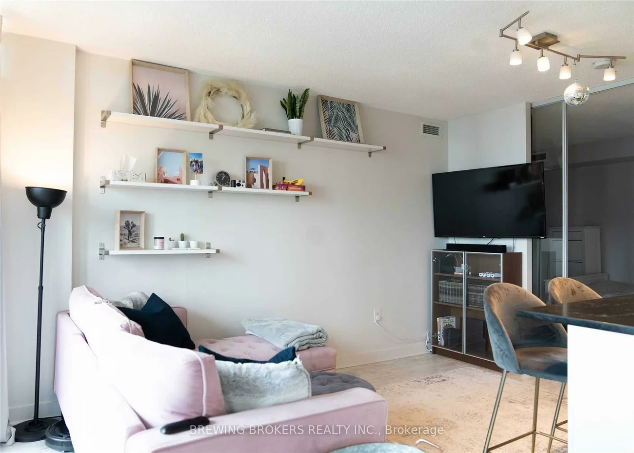 25, Telegram, Waterfront Communities C1, Toronto