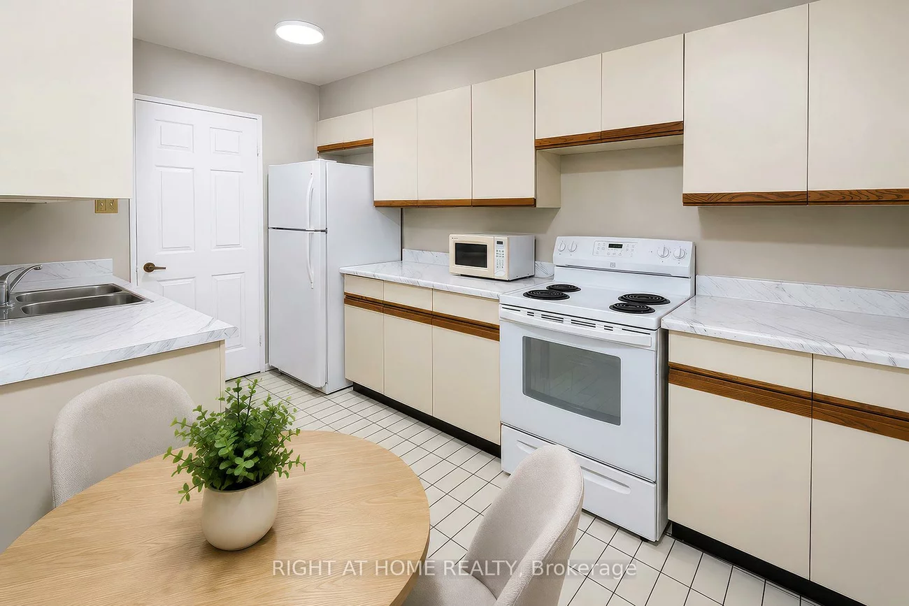 45, Carlton, Church-Yonge Corridor, Toronto