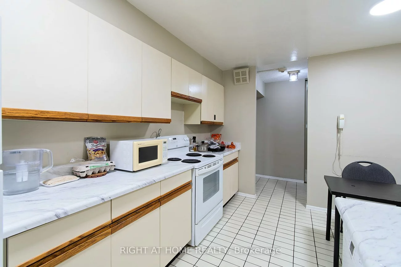 45, Carlton, Church-Yonge Corridor, Toronto
