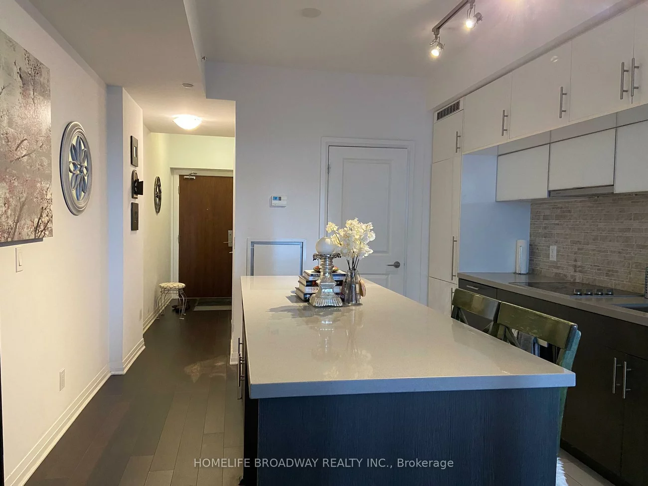 8, Mercer, Waterfront Communities C1, Toronto