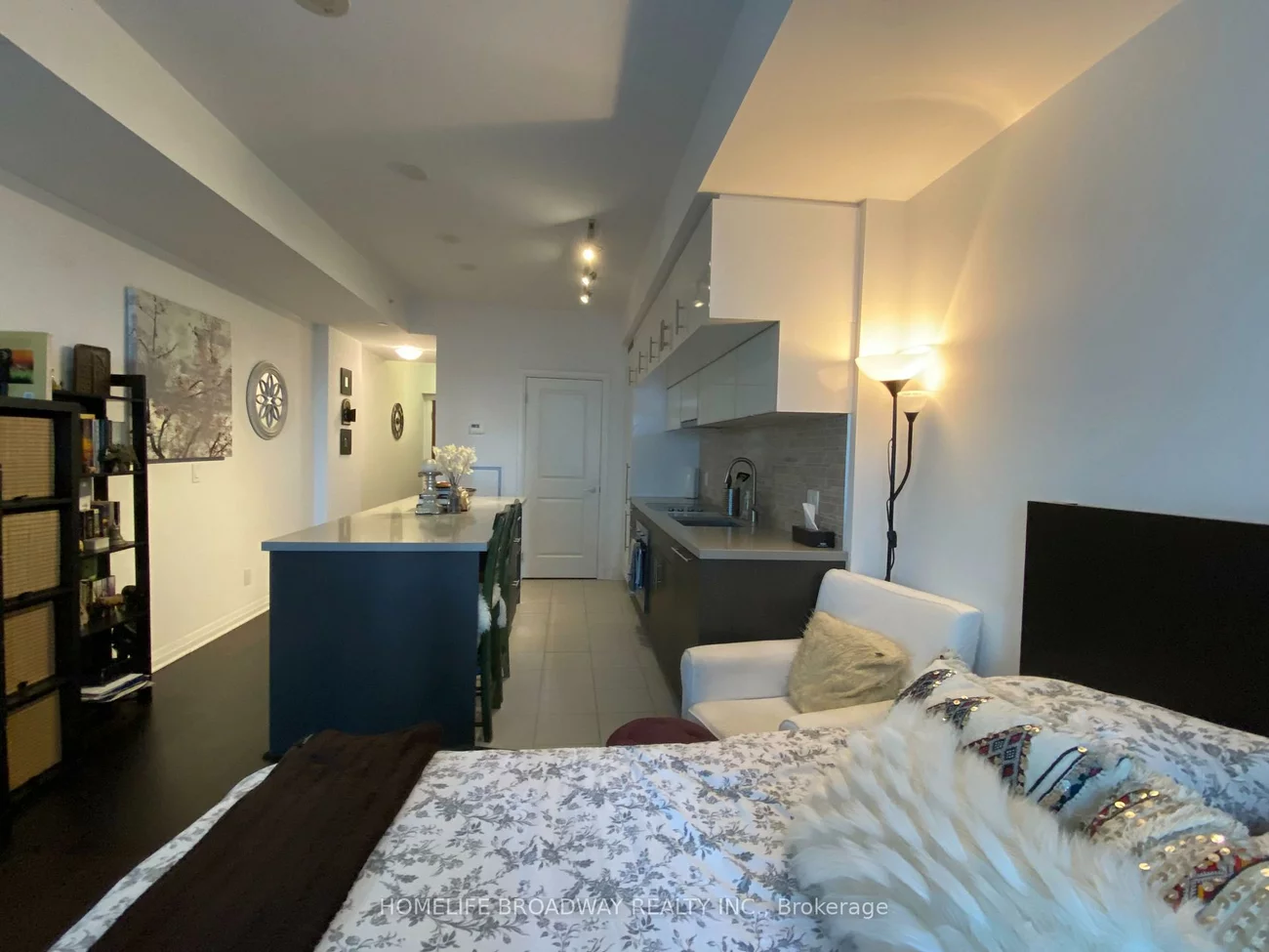 8, Mercer, Waterfront Communities C1, Toronto
