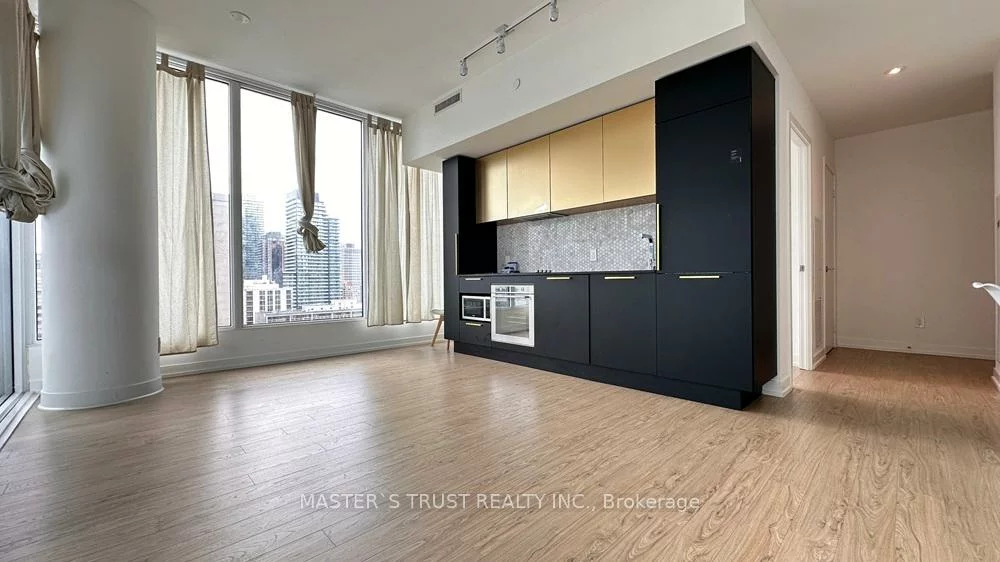 85, Wood, Church-Yonge Corridor, Toronto