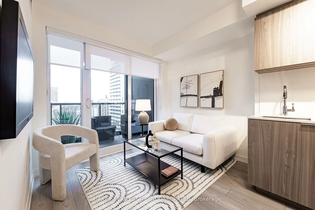 223, Redpath, Mount Pleasant West, Toronto