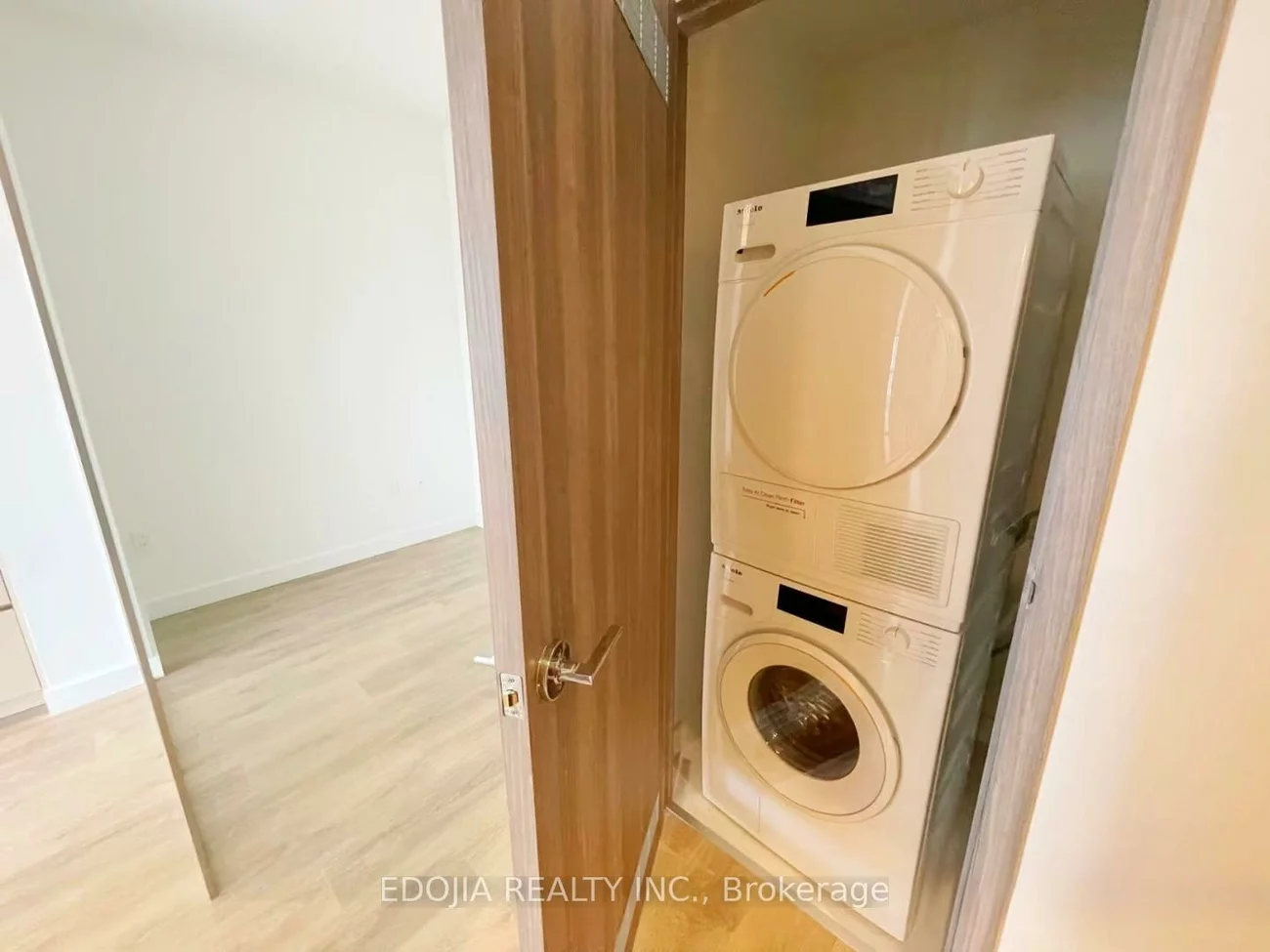 85, McMahon, Bayview Village, Toronto