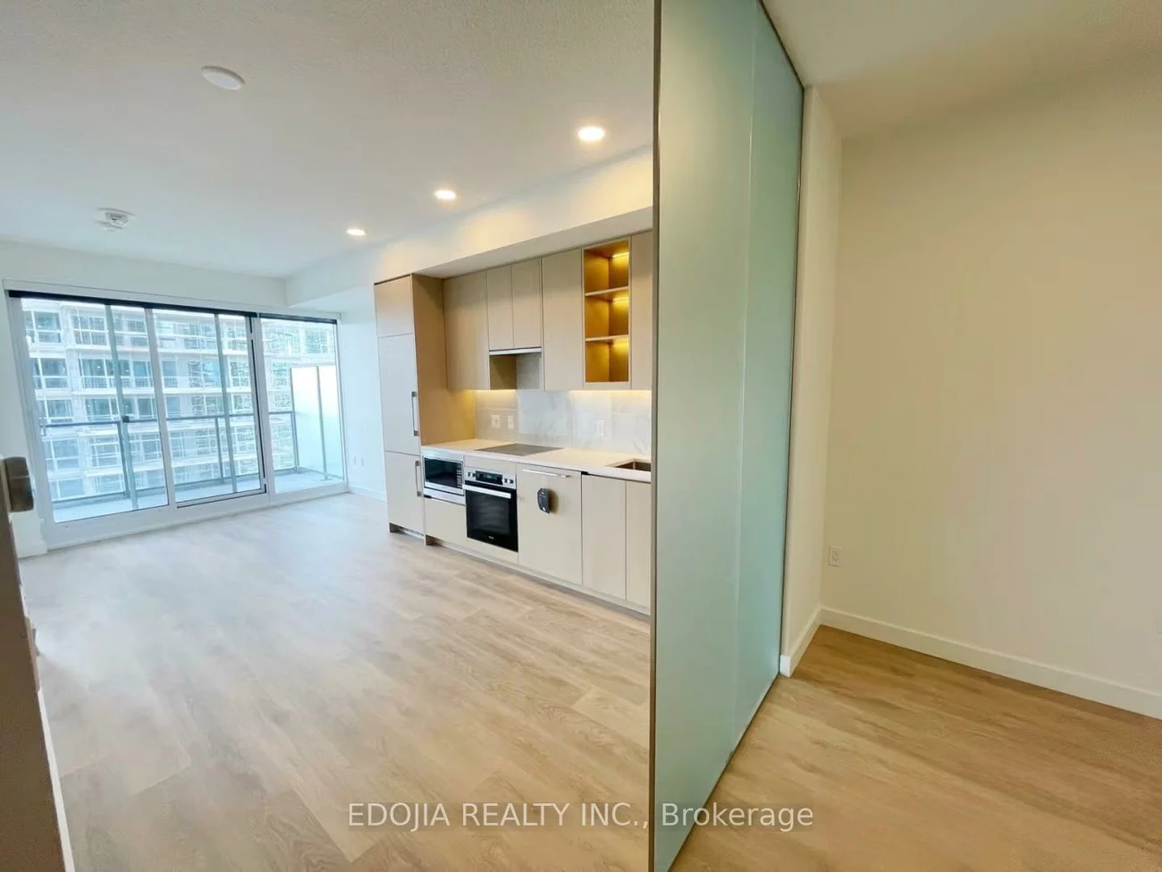 85, McMahon, Bayview Village, Toronto